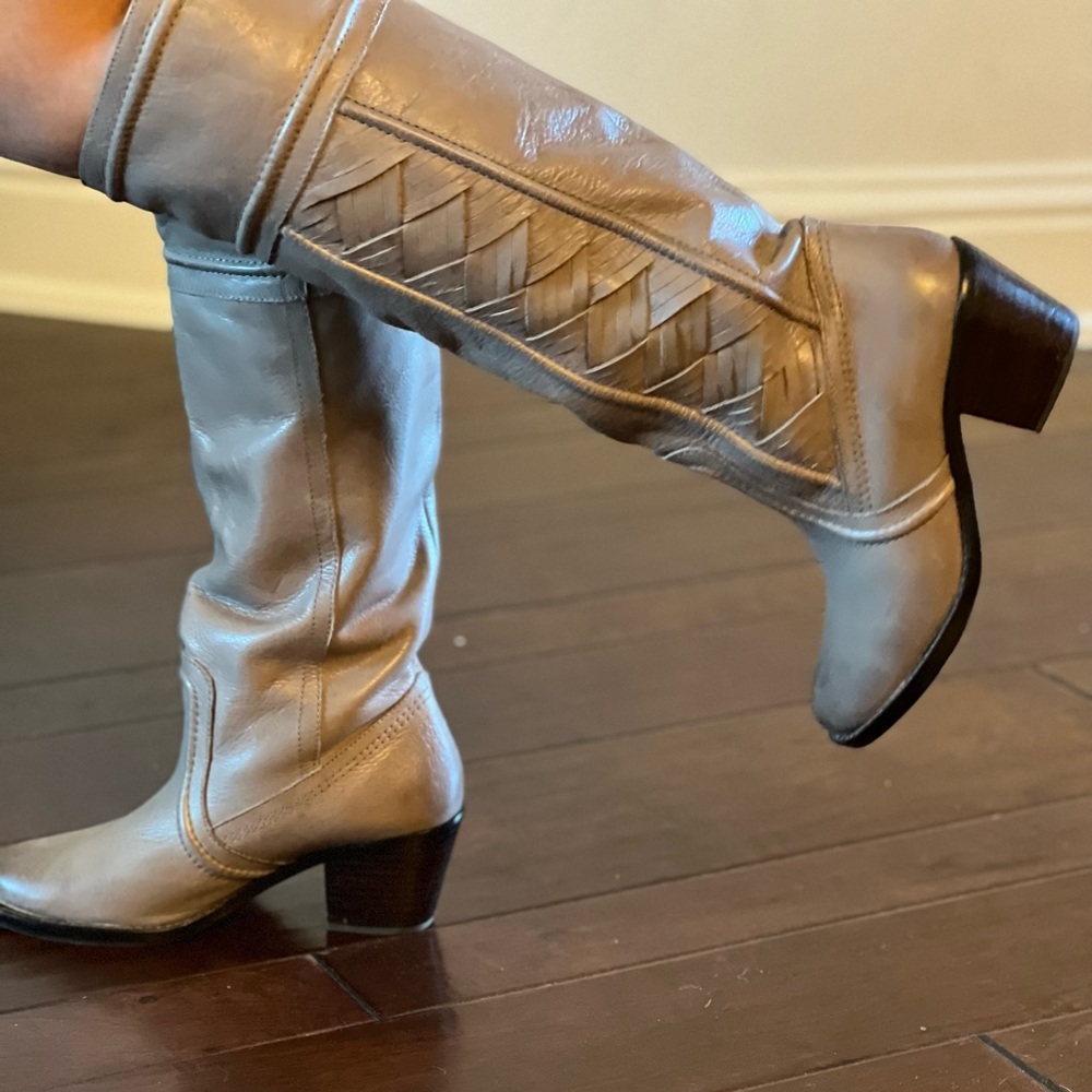 Fossil boots size 6